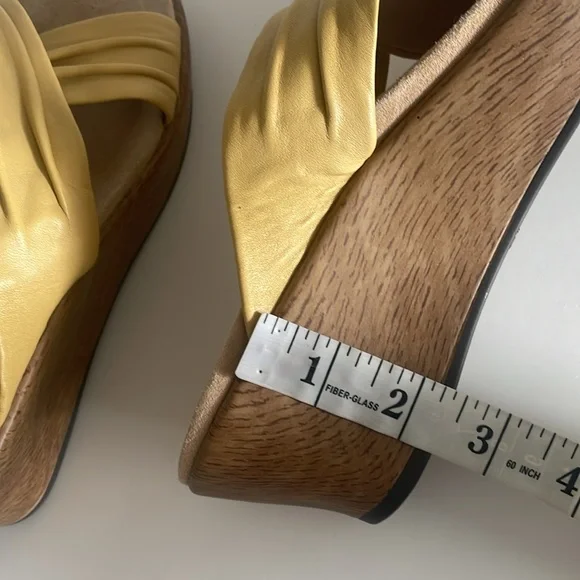 Dansko Avalon Leather Criss Cross Strap Mustard Yellow Wedge Sandals size 39 EU - Picture 9 of 9